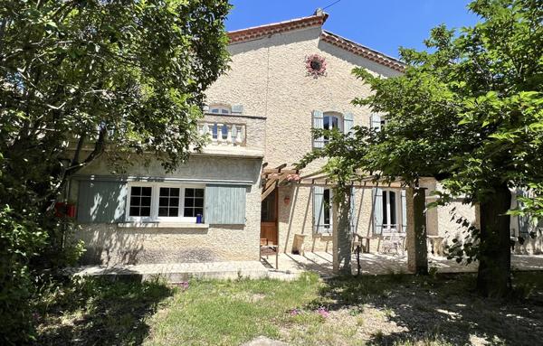 Maison de caractère et grand jardin enchanteur
