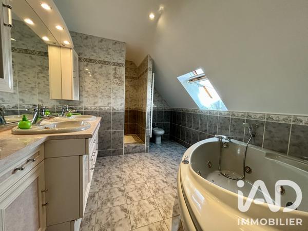 Maison à vendre 6 pièces 202 m² Saint-Pryvé-Saint-Mesmin