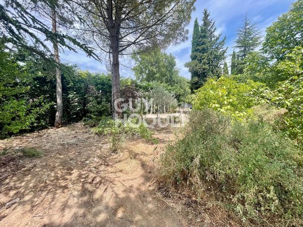 Terrain de 500 m² à GREASQUE (13850), environnement calme