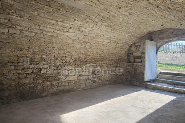 Cave voutée avec accès facile, potentiel rare, à vendre MOUCHARD (39)