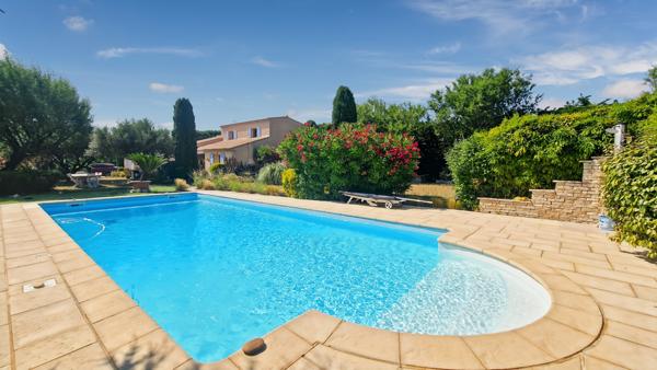 Rochefort-du-Gard (30650) A vendre, superbe maison avec piscine secteur Rochefort-du-Gard