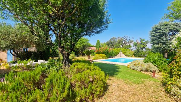 Rochefort-du-Gard (30650) A vendre, superbe maison avec piscine secteur Rochefort-du-Gard