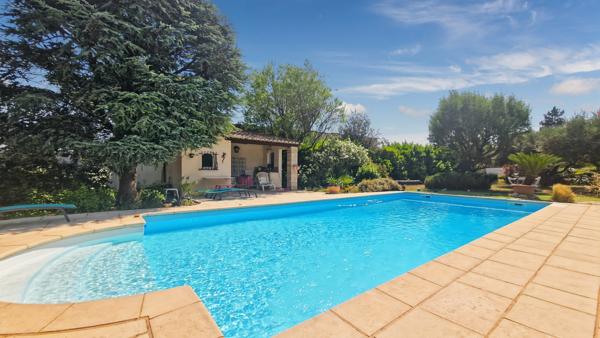 Rochefort-du-Gard (30650) A vendre, superbe maison avec piscine secteur Rochefort-du-Gard