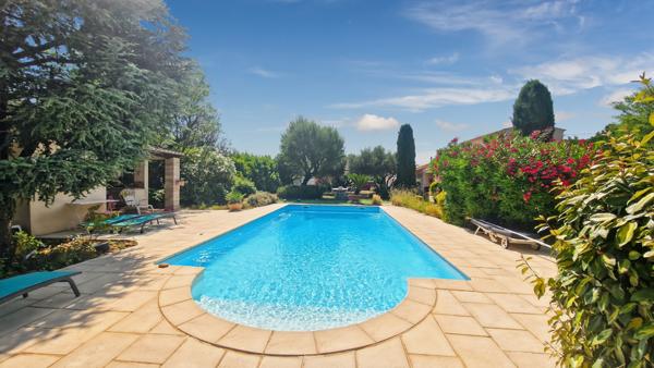 Rochefort-du-Gard (30650) A vendre, superbe maison avec piscine secteur Rochefort-du-Gard