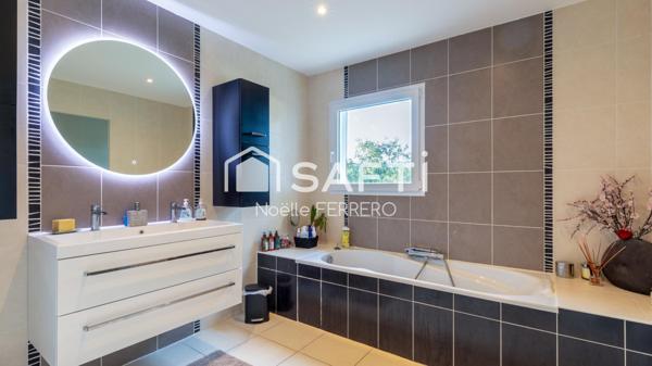 Villa récente de plain pied St AYGULF proche centre et plage