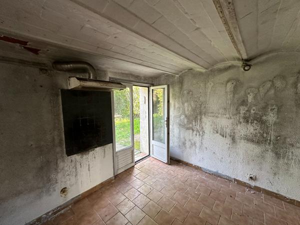 Maison à rénover avec jardin clos ? Rochefort, proche centre-ville