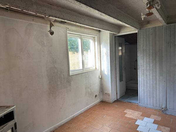 Maison à rénover avec jardin clos ? Rochefort, proche centre-ville