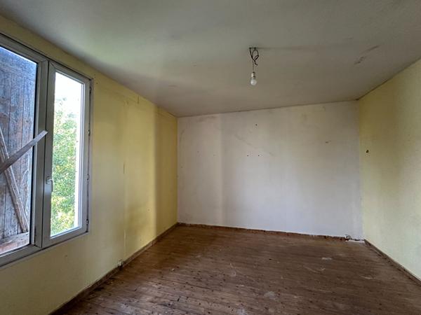 Maison à rénover avec jardin clos ? Rochefort, proche centre-ville