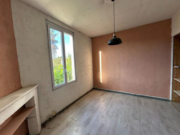 Maison à rénover avec jardin clos ? Rochefort, proche centre-ville