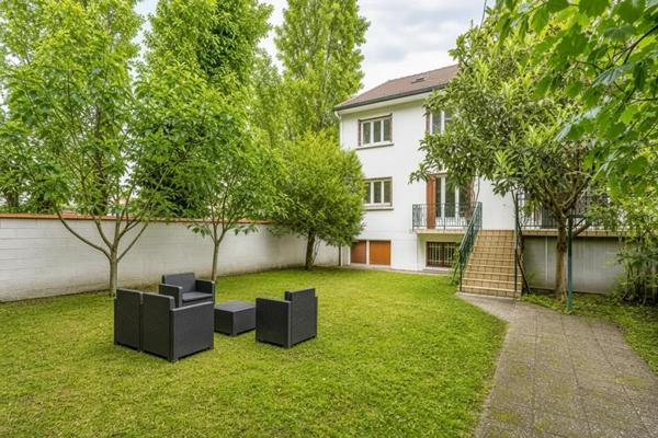Maison familiale a Drancy 15 pièces