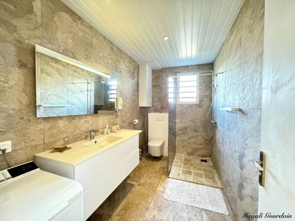 A VENDRE : MAGNIFIQUE VILLA RECENTE (2019) AVEC PISCINE & DEPENDANCE - SAINT FRANCOIS