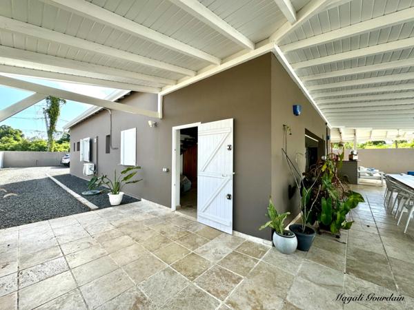 A VENDRE : MAGNIFIQUE VILLA RECENTE (2019) AVEC PISCINE & DEPENDANCE - SAINT FRANCOIS