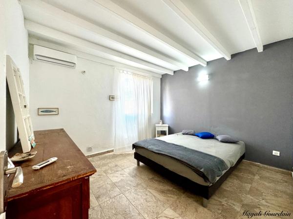A VENDRE : MAGNIFIQUE VILLA RECENTE (2019) AVEC PISCINE & DEPENDANCE - SAINT FRANCOIS