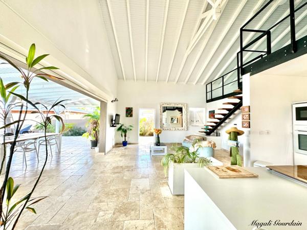 A VENDRE : MAGNIFIQUE VILLA RECENTE (2019) AVEC PISCINE & DEPENDANCE - SAINT FRANCOIS