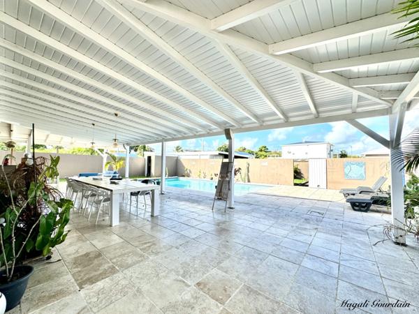 A VENDRE : MAGNIFIQUE VILLA RECENTE (2019) AVEC PISCINE & DEPENDANCE - SAINT FRANCOIS