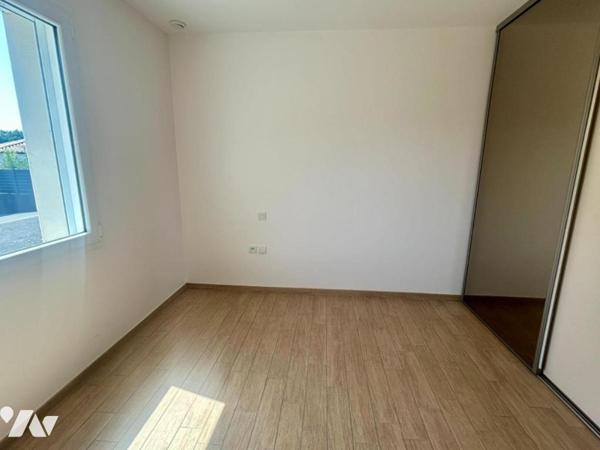 Maison de plain-pied avec 3 chambres + bureau