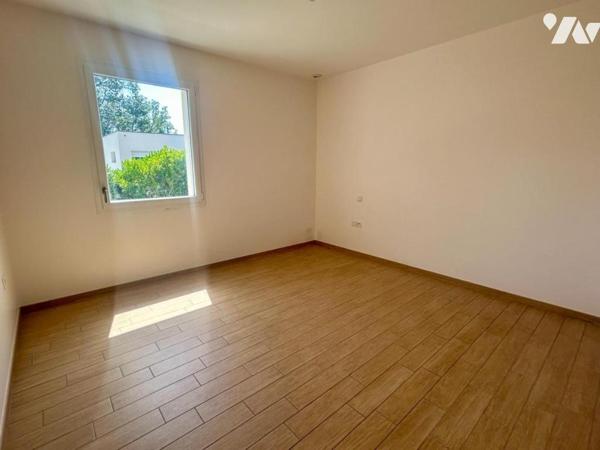 Maison de plain-pied avec 3 chambres + bureau