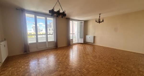COEUR GRATTE CIEL: T3 DERNIER ETAGE/BALCON/PARKING INCLUS