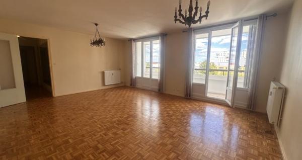 COEUR GRATTE CIEL: T3 DERNIER ETAGE/BALCON/PARKING INCLUS