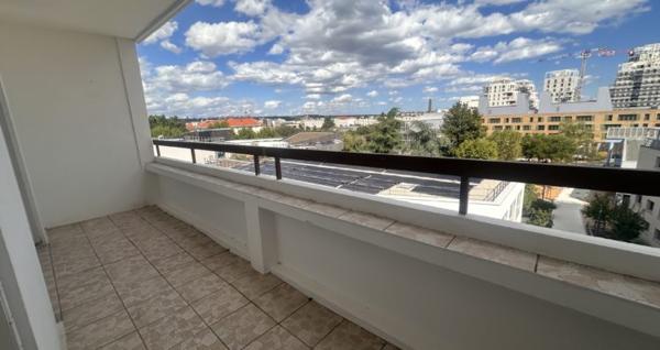 COEUR GRATTE CIEL: T3 DERNIER ETAGE/BALCON/PARKING INCLUS