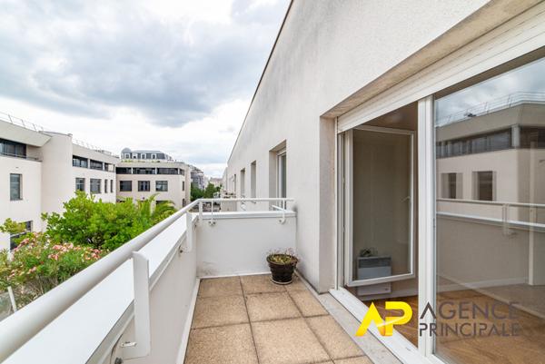 Appartement 3 pièces dernier étage €465 000 ** - Référence 439CL