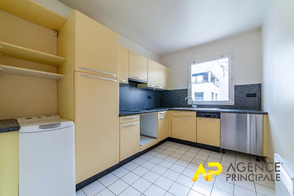 Appartement 3 pièces dernier étage €465 000 ** - Référence 439CL