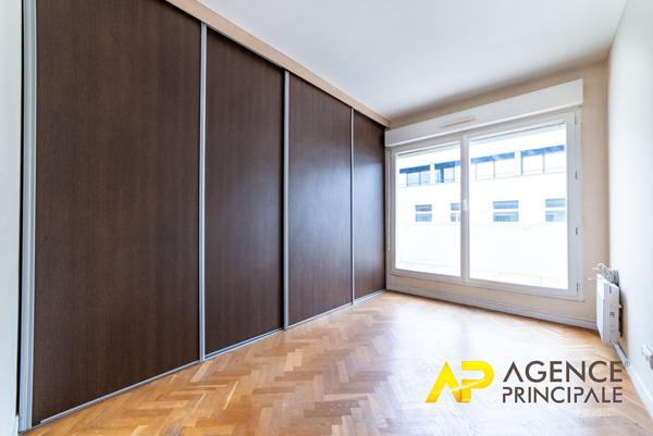 Appartement 3 pièces dernier étage €465 000 ** - Référence 439CL