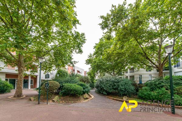 Appartement 3 pièces dernier étage €465 000 ** - Référence 439CL