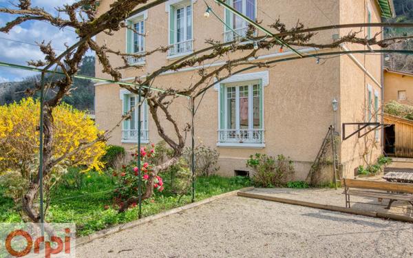 Maison à vendre    11 pièces •  Saint-Sauveur-de-Montagut