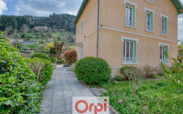 Maison à vendre    11 pièces •  Saint-Sauveur-de-Montagut