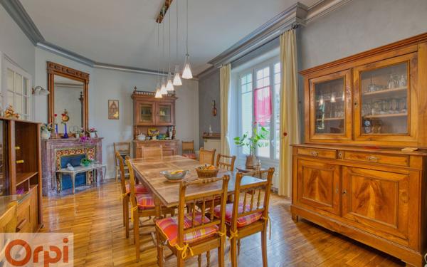 Maison à vendre    11 pièces •  Saint-Sauveur-de-Montagut