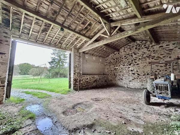 CHAUMES EN RETZ - Terrain à bâtir d'environ 650m² avec bâtiment en pierres