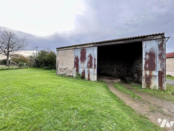 CHAUMES EN RETZ - Terrain à bâtir d'environ 650m² avec bâtiment en pierres