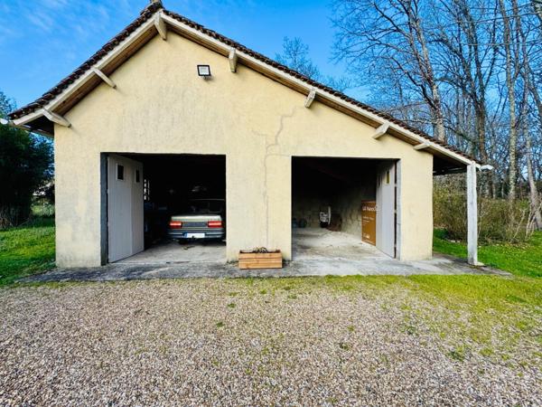 Maison familiale de 122 m2 avec piscine et garages sur 3 625 m² de terrain