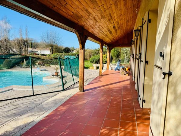 Maison familiale de 122 m2 avec piscine et garages sur 3 625 m² de terrain