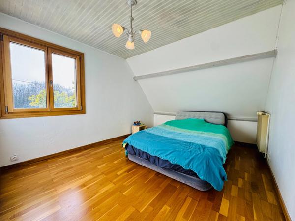 Maison familiale de 122 m2 avec piscine et garages sur 3 625 m² de terrain