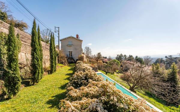 Maison à vendre    5 pièces • 184,14 m2 Saint-Didier-au-Mont-d'Or