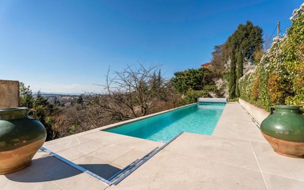 Maison à vendre    5 pièces • 184,14 m2 Saint-Didier-au-Mont-d'Or