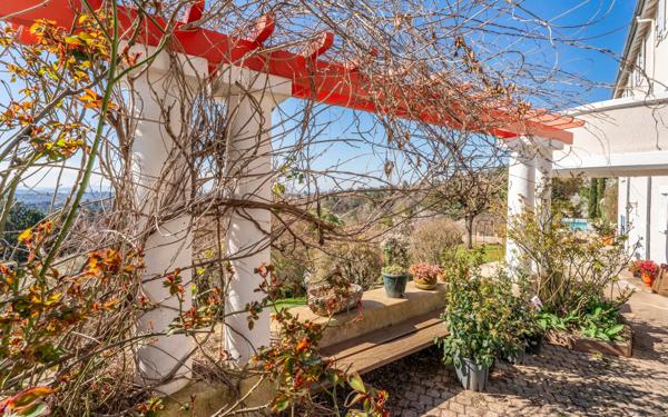 Maison à vendre    5 pièces • 184,14 m2 Saint-Didier-au-Mont-d'Or