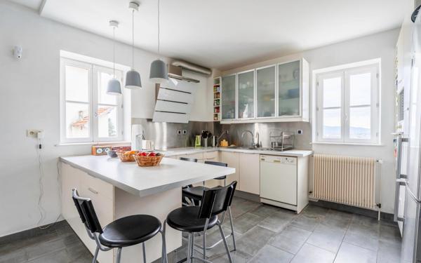 Maison à vendre    5 pièces • 184,14 m2 Saint-Didier-au-Mont-d'Or