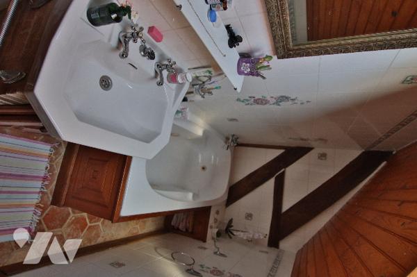 Corps de ferme rénové de 257 m² – 6 pièces - 2 salles d'eau-Terrasse-Jardin-Dépendances-Cave voûtée