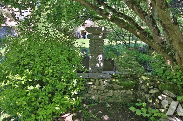Corps de ferme rénové de 257 m² – 6 pièces - 2 salles d'eau-Terrasse-Jardin-Dépendances-Cave voûtée