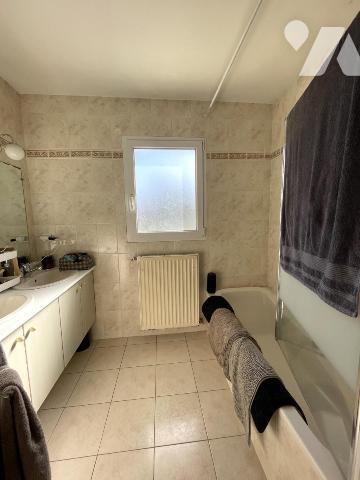 A VENDRE - REZE - Océane - Maison de plain-pied d'env 84.48m² avec garage sur 700m² de terrain.