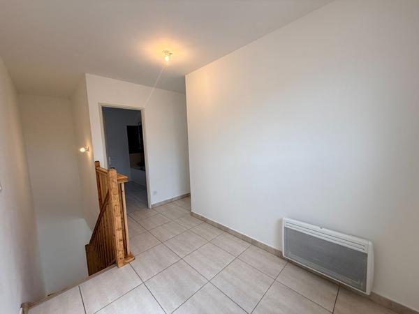 Maison , 2 faces, r+1, 3 chambres, extérieur, sans garage, secteur calme, 98 m²