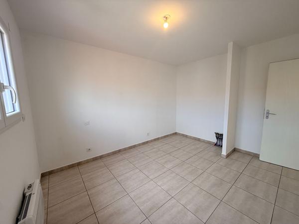 Maison , 2 faces, r+1, 3 chambres, extérieur, sans garage, secteur calme, 98 m²