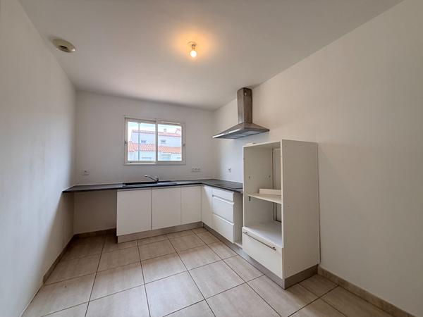 Maison , 2 faces, r+1, 3 chambres, extérieur, sans garage, secteur calme, 98 m²