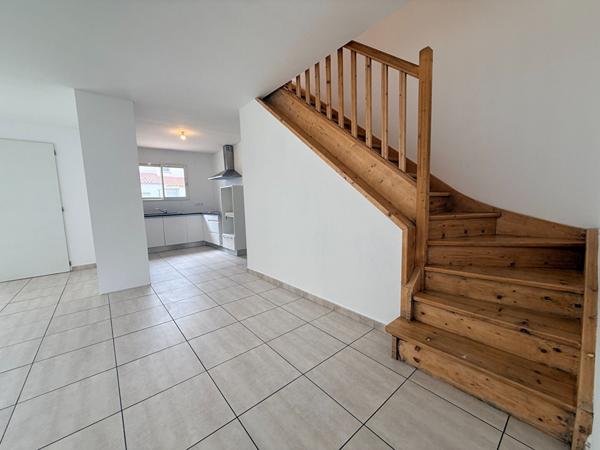 Maison , 2 faces, r+1, 3 chambres, extérieur, sans garage, secteur calme, 98 m²