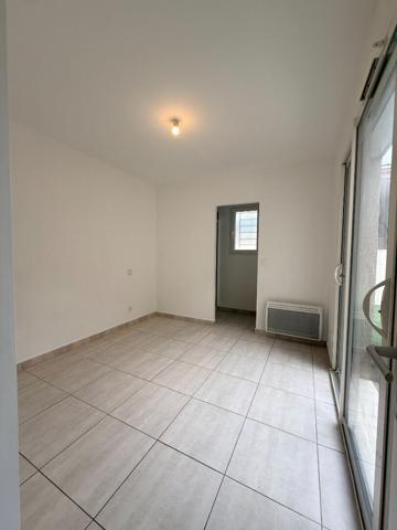 Maison , 2 faces, r+1, 3 chambres, extérieur, sans garage, secteur calme, 98 m²