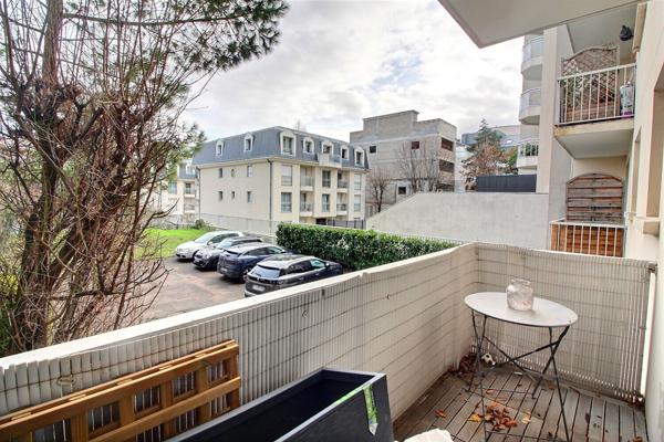 Suresnes République - 2 pièces avec balcon au calme - Proche T2