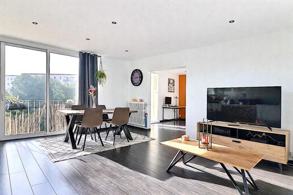 LOCATION MEUBLE - Appartement Marseille - St Jean du Désert- T4- 74 m2 avec loggia- résidence fermée